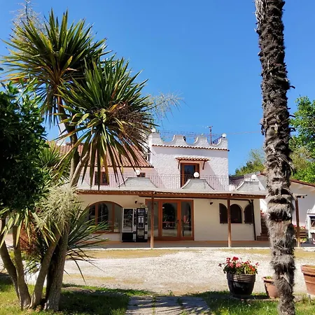 Roibooking Casa Vacanze Girasole Apartment *